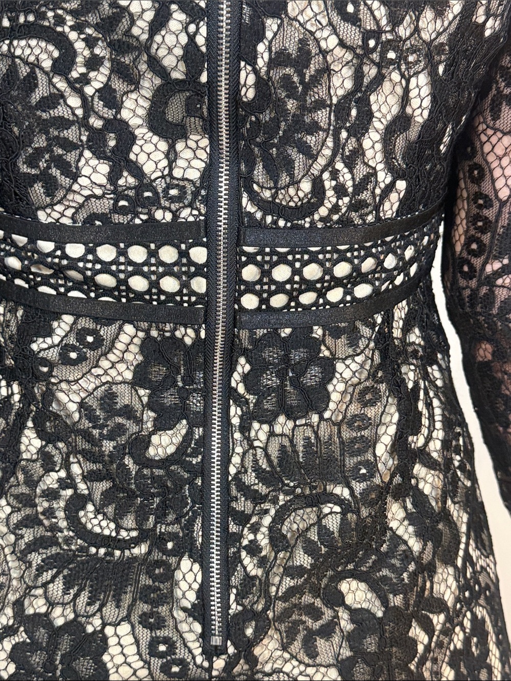 BLITHE LOS ANGELES BLACK COLD-SHOULDER LACE MIDI DRESS SZ M - Picture 9 of 10
